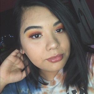 Meet your Posher, Lina